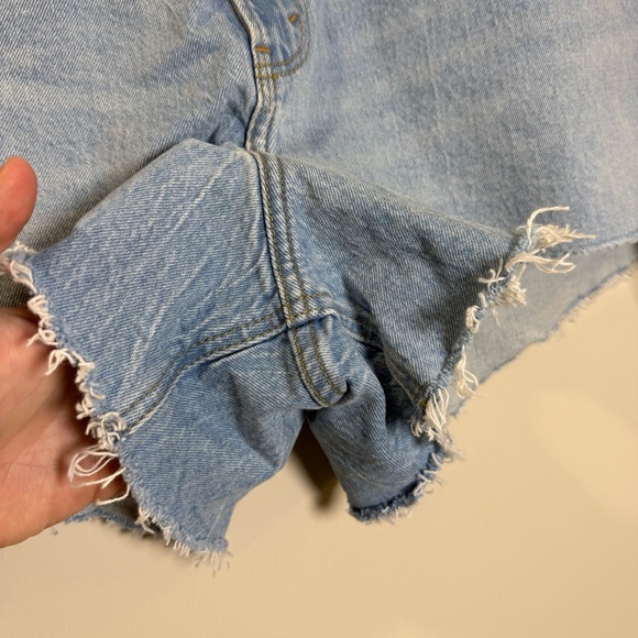 NWOT Abercrombie & Fitch 90s Relaxed Rise Rise Curve Love Jeans Short - Size 32 - Picture 7 of 7